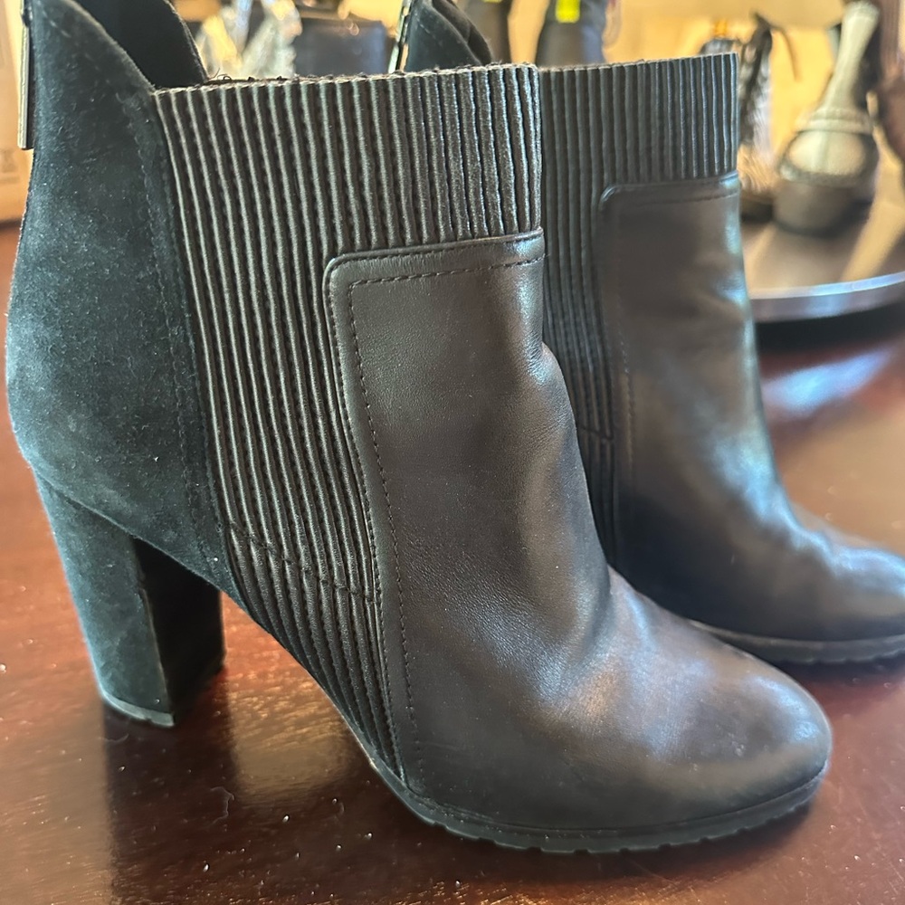 Donald J Pliner ankle platform boots size 9